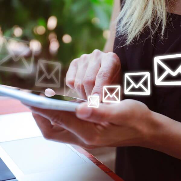 Agence Marketing Tourisme Voyages s'associe à Acheter Base de Données Email, Acheter Fichier Email et Acheter Base de Données SMS pour une gestion efficace des campagnes email et SMS